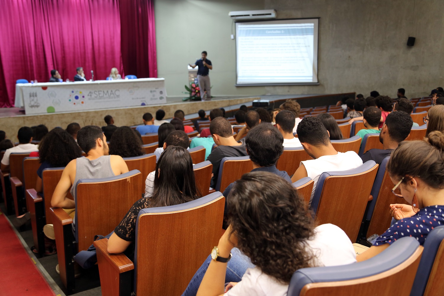 Evento reuniu estudantes e pesquisadores no auditório da Reitoria. (fotos: Schirlene Reis/Ascom-UFS)
